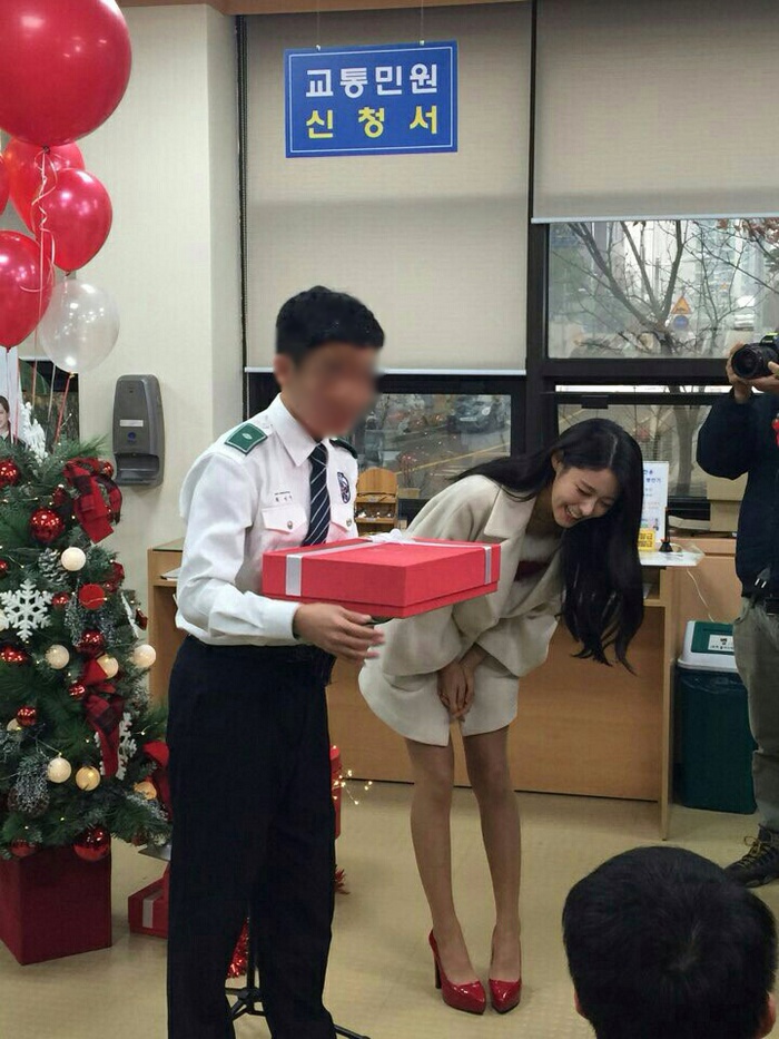 마포경찰서 방문한 설현 산타.jpg