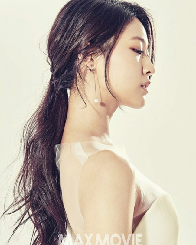 맥스무비 설현 화보.jpg