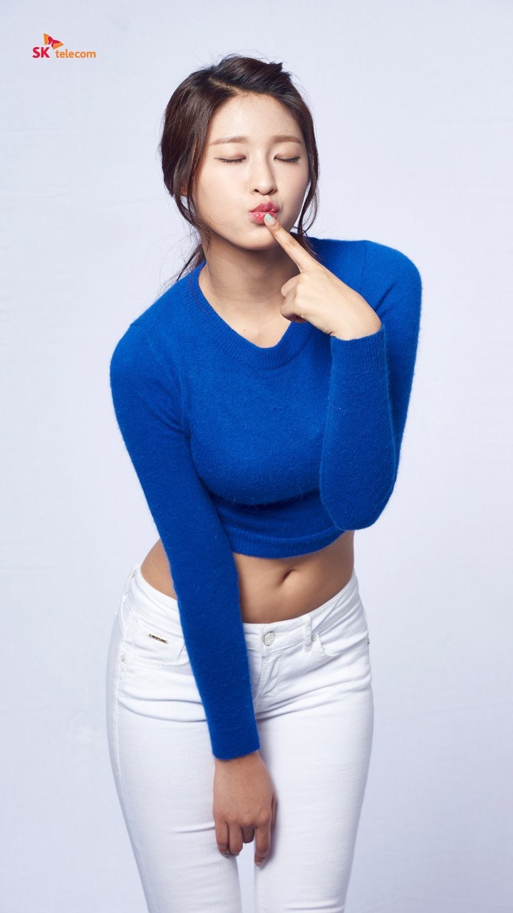 설현 SKT 새 사진.jpg