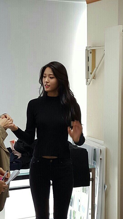 오늘자 설현 클라스.jpg