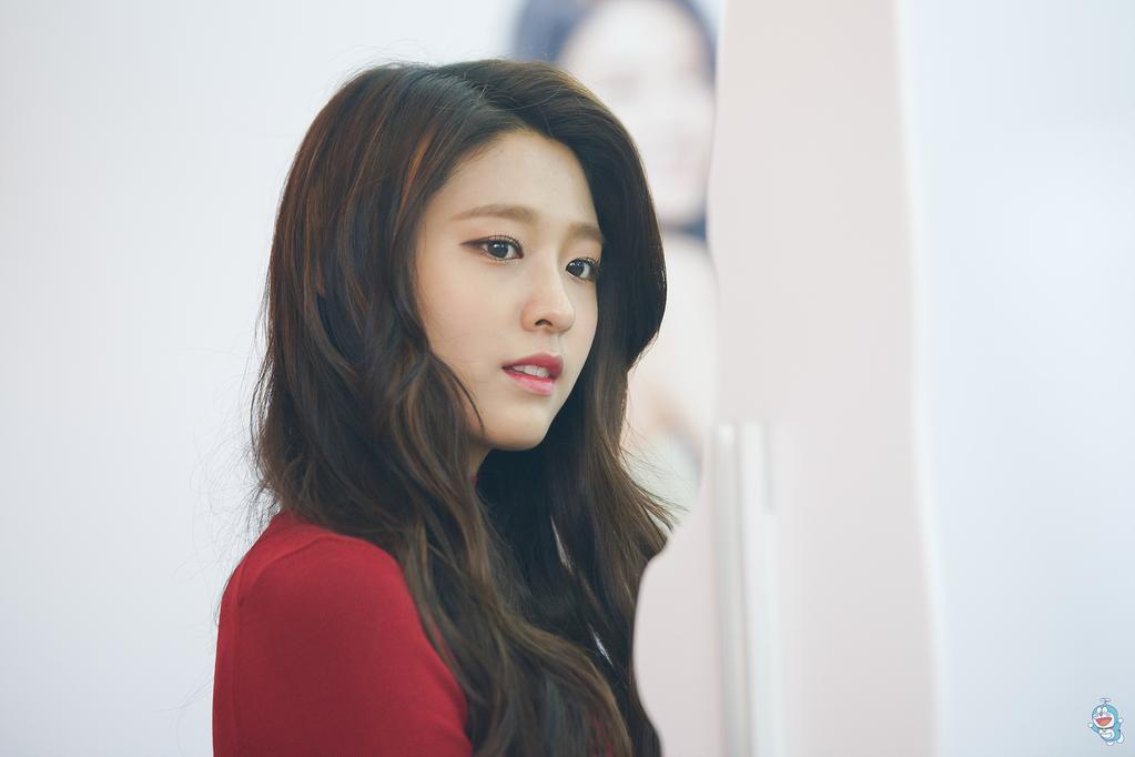 SKT 팬 사인회 설현 직찍