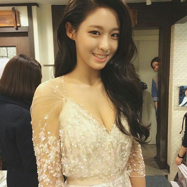 설현(AOA) 151127 인스타그램 - 너무늦었죠? 연습이 이제끝났어요ㅠㅠ♡