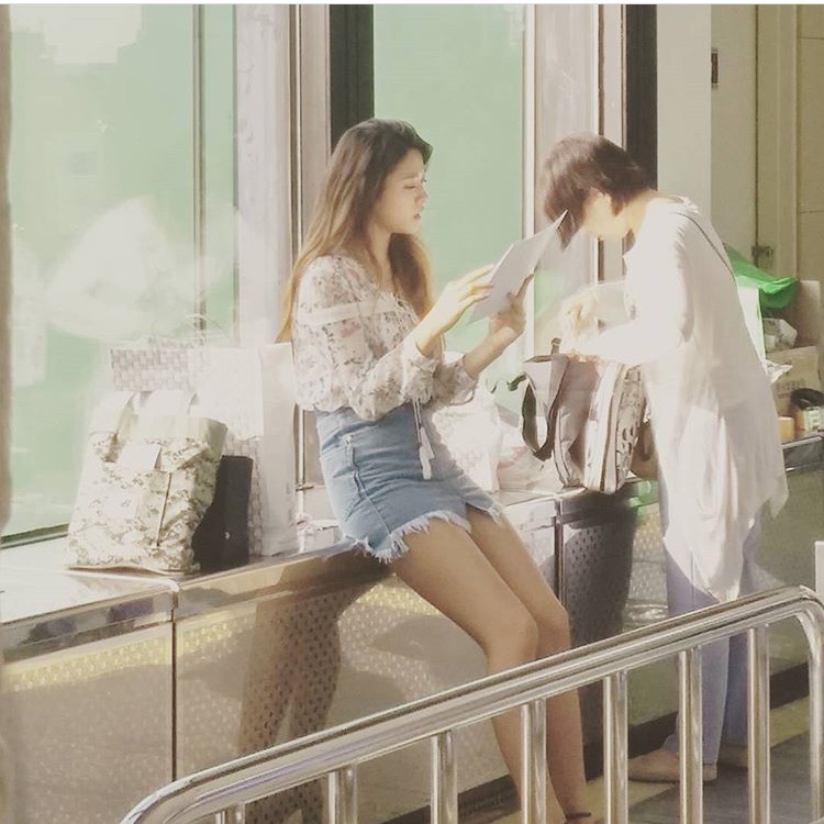 오늘자 공항 설현.jpg