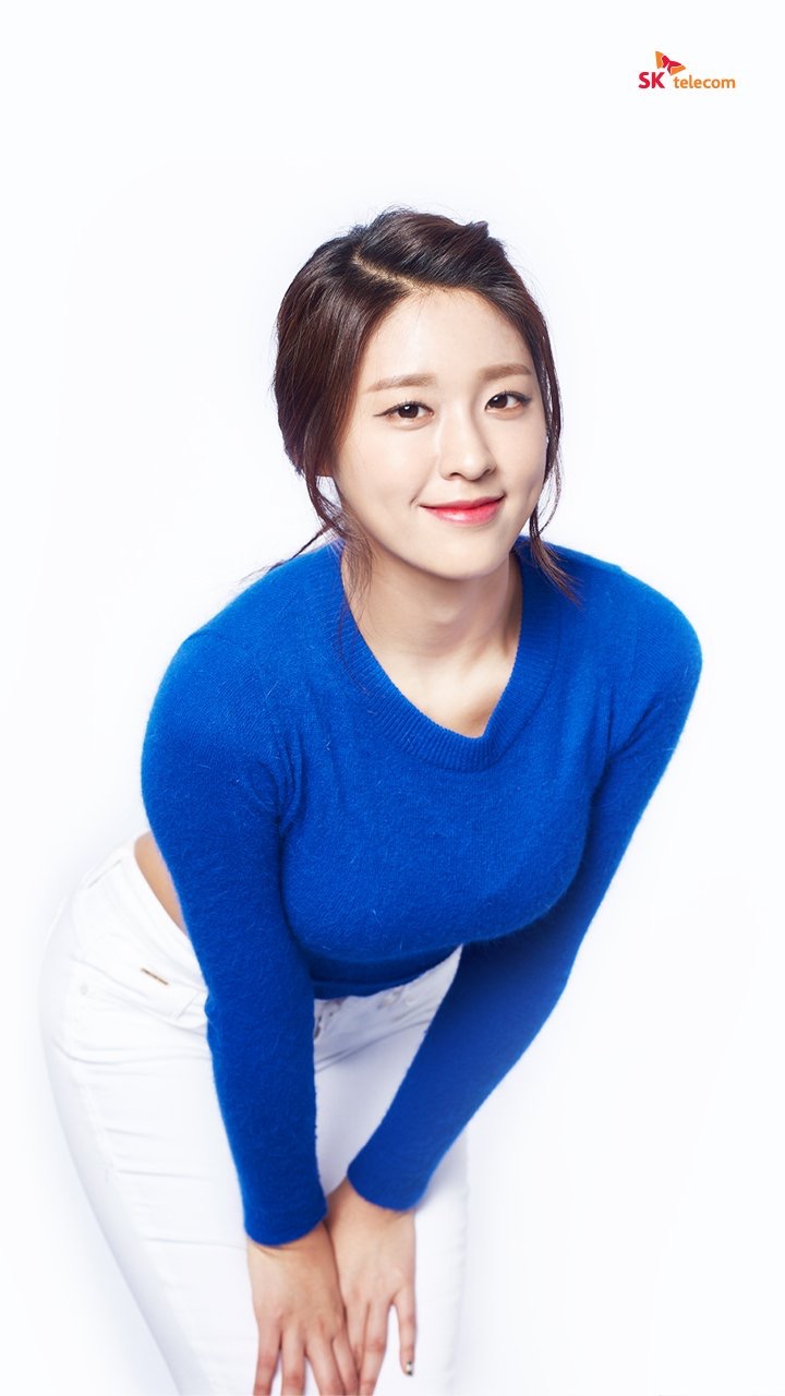 설현 SKT 새 사진.jpg
