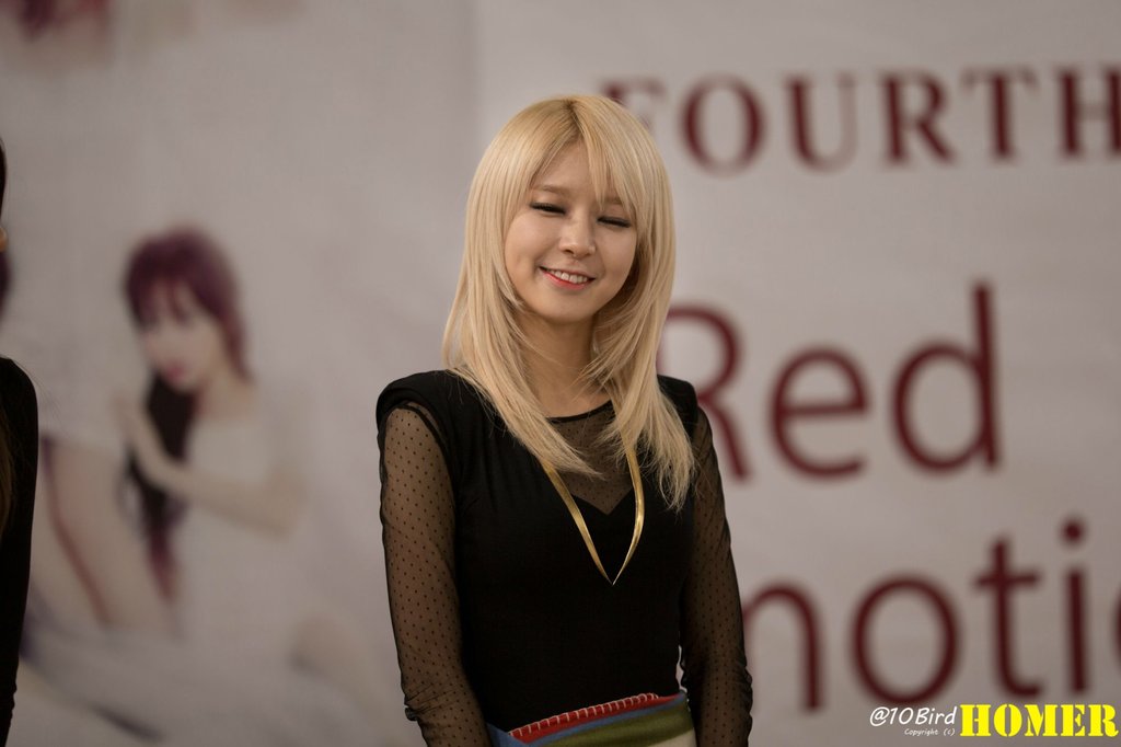 AOA 직찍 - 131027 영풍문고 김포공항점 팬싸인회 Part.1 (34 pics)