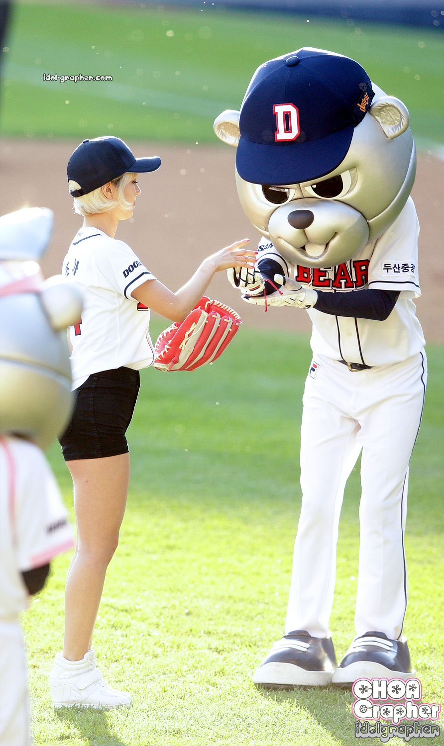 141011 두산 VS LG전 - AOA 초아 시구 by CHOA Grapher