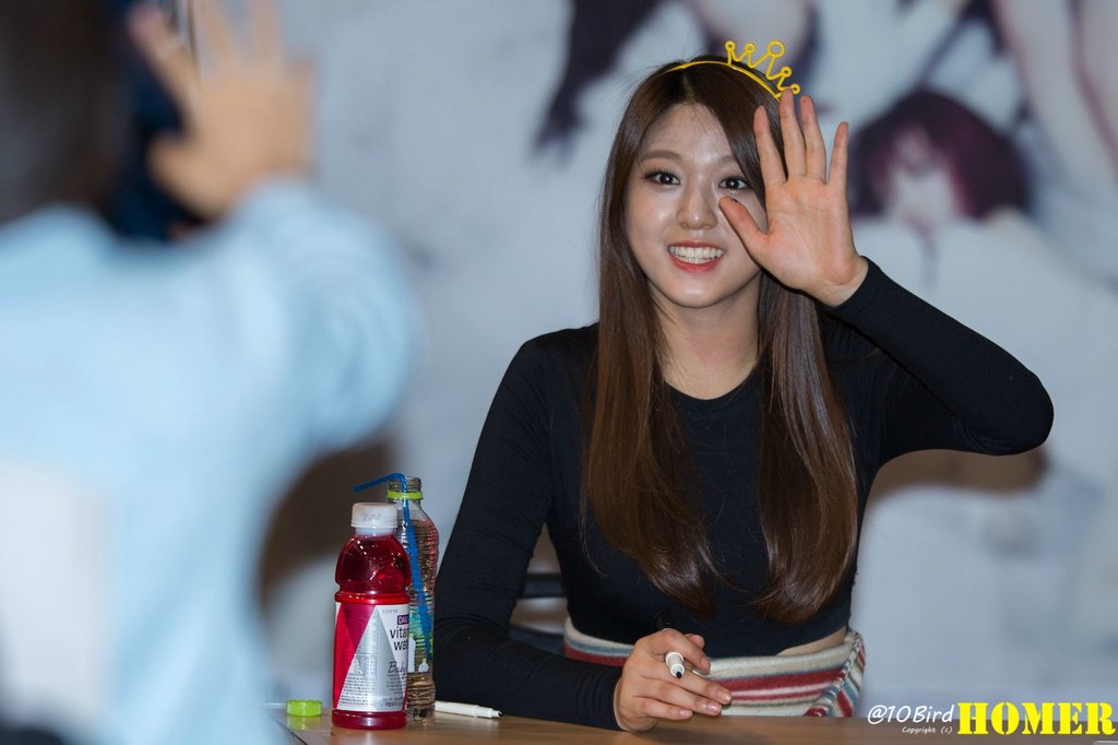 AOA 직찍 - 131027 영풍문고 김포공항점 팬싸인회 Part.1 (34 pics)