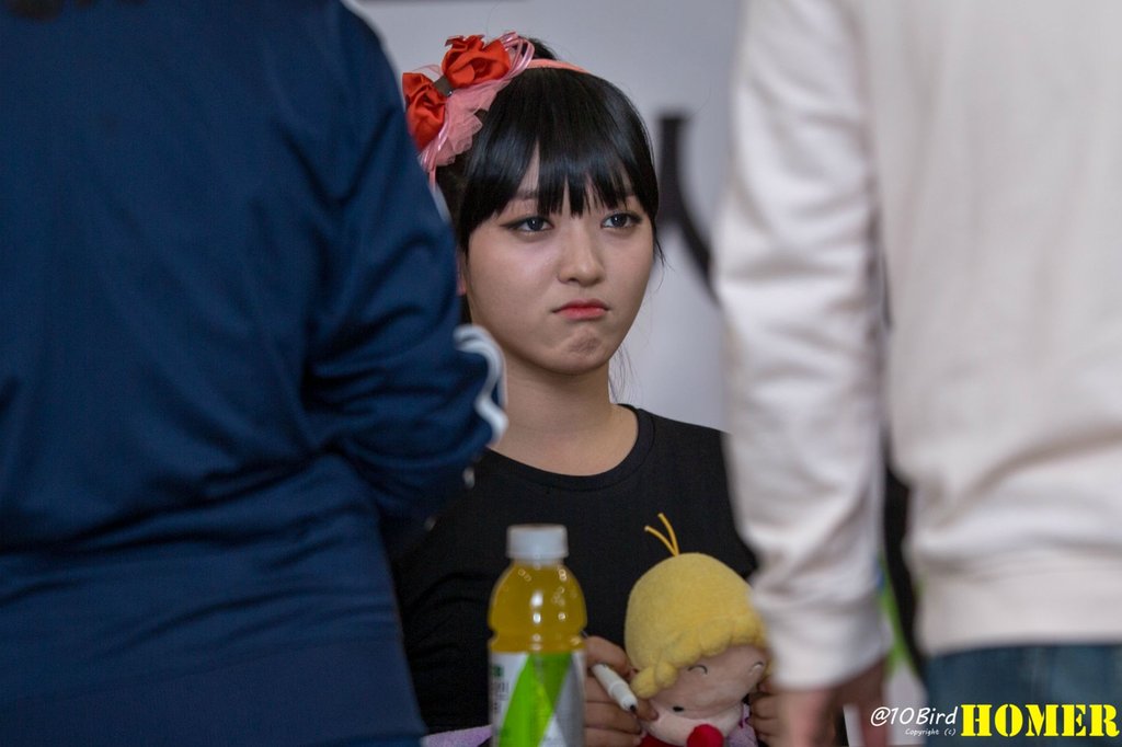 AOA 직찍 - 131027 영풍문고 김포공항점 팬싸인회 Part.2 (34 pics)