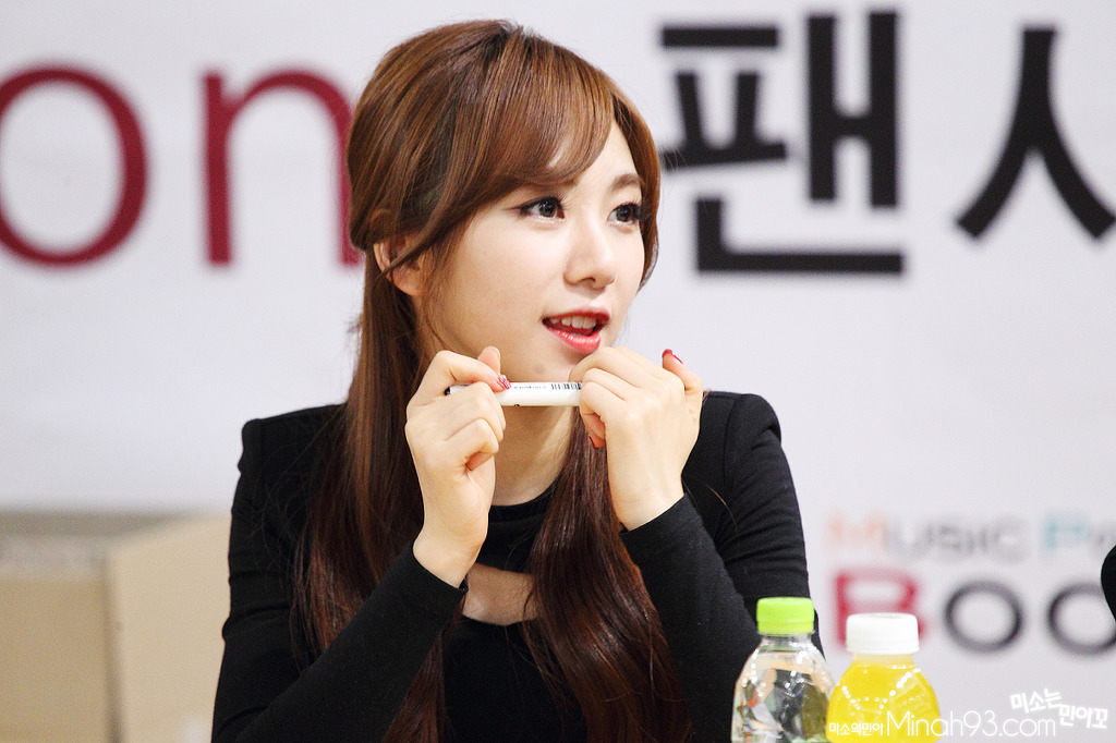 131027 AOA 김포공항 팬싸인회 직찍 (17 pics)