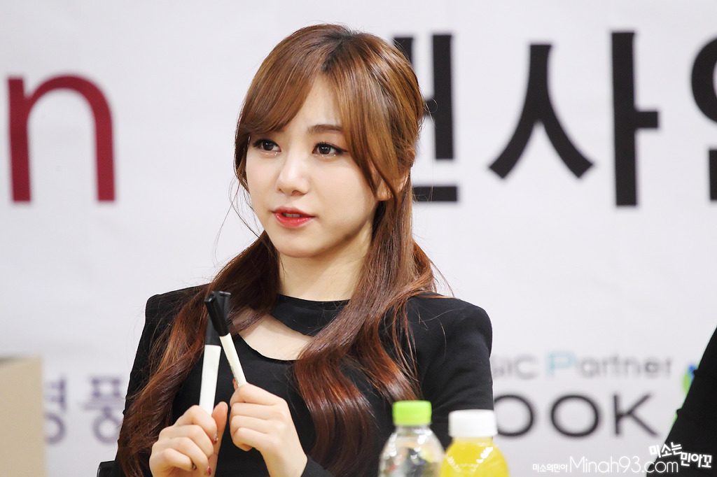 131027 AOA 김포공항 팬싸인회 직찍 (17 pics)
