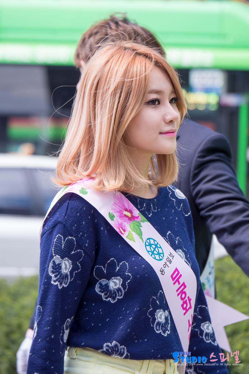 AOA 직찍 - 140404 동아일보 묘목배부 행사 by 스피넬