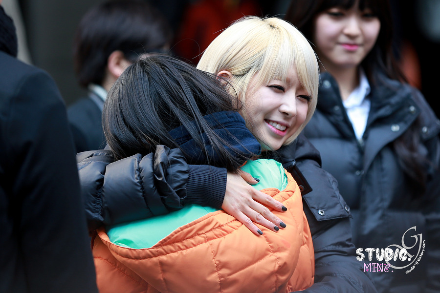 AOA  직찍 - 140215 명동 프리허그 이벤트 by MINe