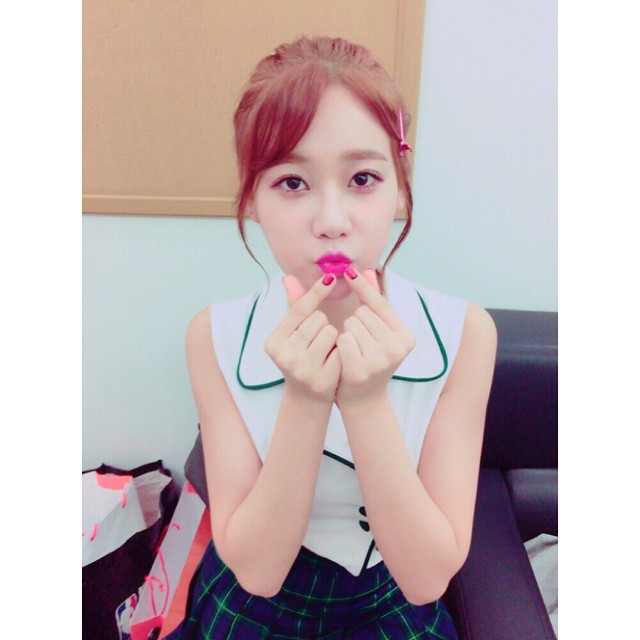 유나(AOA) 150624 인스타그램 - 내사랑을 받아랏 여긴쇼챔대기실