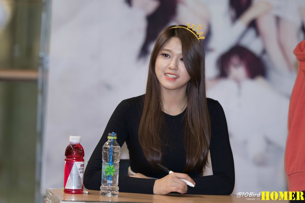 AOA 직찍 - 131027 영풍문고 김포공항점 팬싸인회 Part.2 (34 pics)