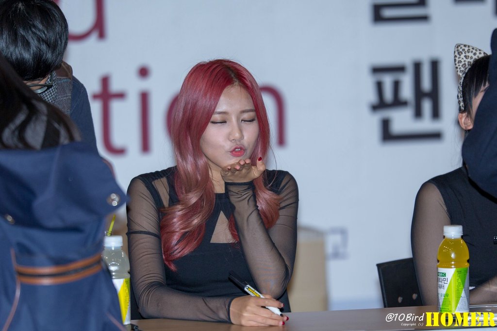 AOA 직찍 - 131027 영풍문고 김포공항점 팬싸인회 Part.2 (34 pics)