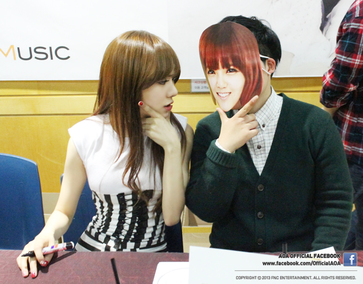 AOA 공식 페이스북 131021 업뎃 - AOA’s first signing event