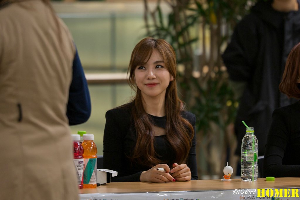AOA 직찍 - 131027 영풍문고 김포공항점 팬싸인회 Part.1 (34 pics)