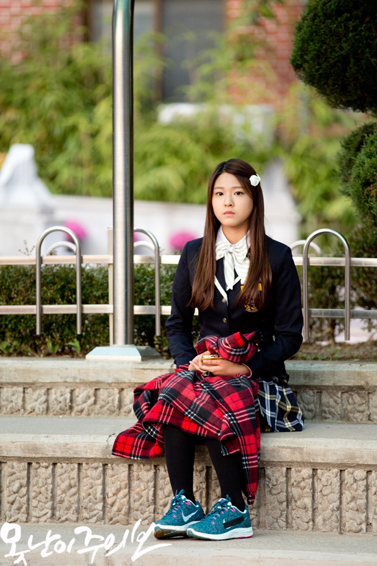 AOA 설현 못난이주의보 공홈 사진 - 빨리 어른이 되어버린 막내, 설현