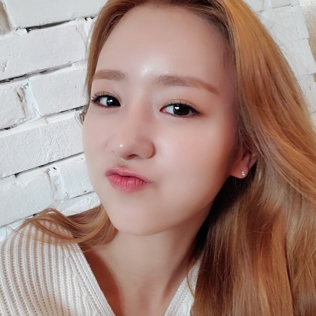 윤보미 광고 촬영 비하인드 인스타