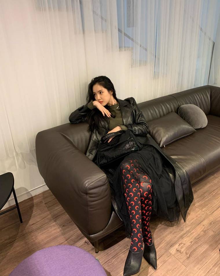 검은 가죽 코트 카리스마 #에이핑크 #손나은