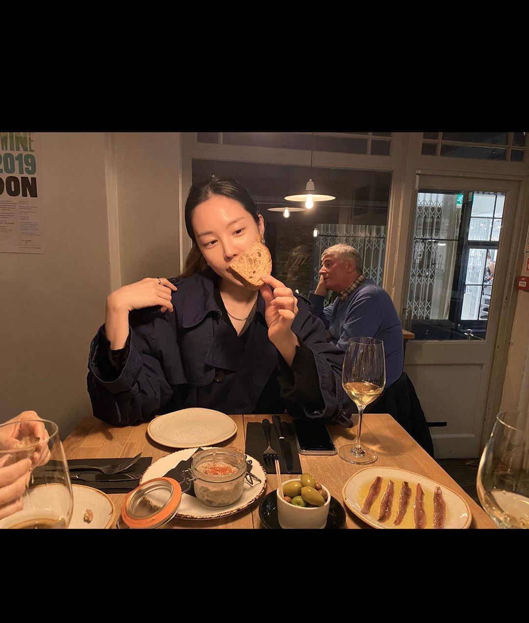 런던에서의 #에이핑크 손나은.insta (faet.생축 ??)