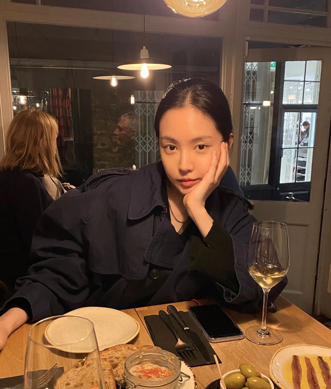런던에서의 #에이핑크 손나은.insta (faet.생축 ??)