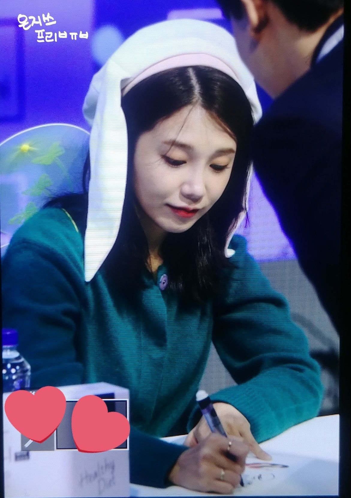 오늘자 정은지 팬사인회.jpg