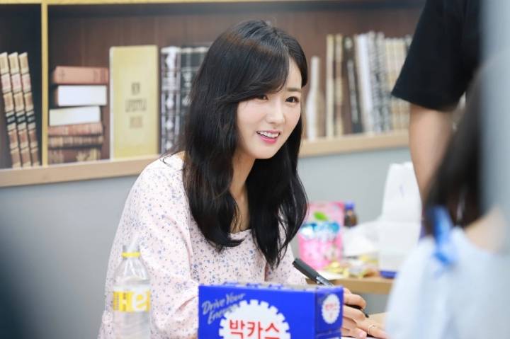 부모님 오픈하는 편의점에서 팬싸한 유투버 (with #에이핑크 #보미)