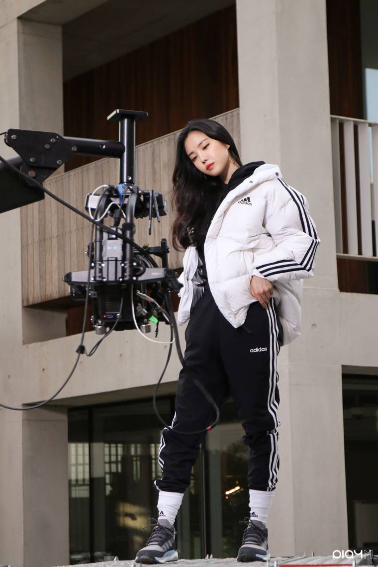 에이핑크 손나은 아디다스 비하인드
