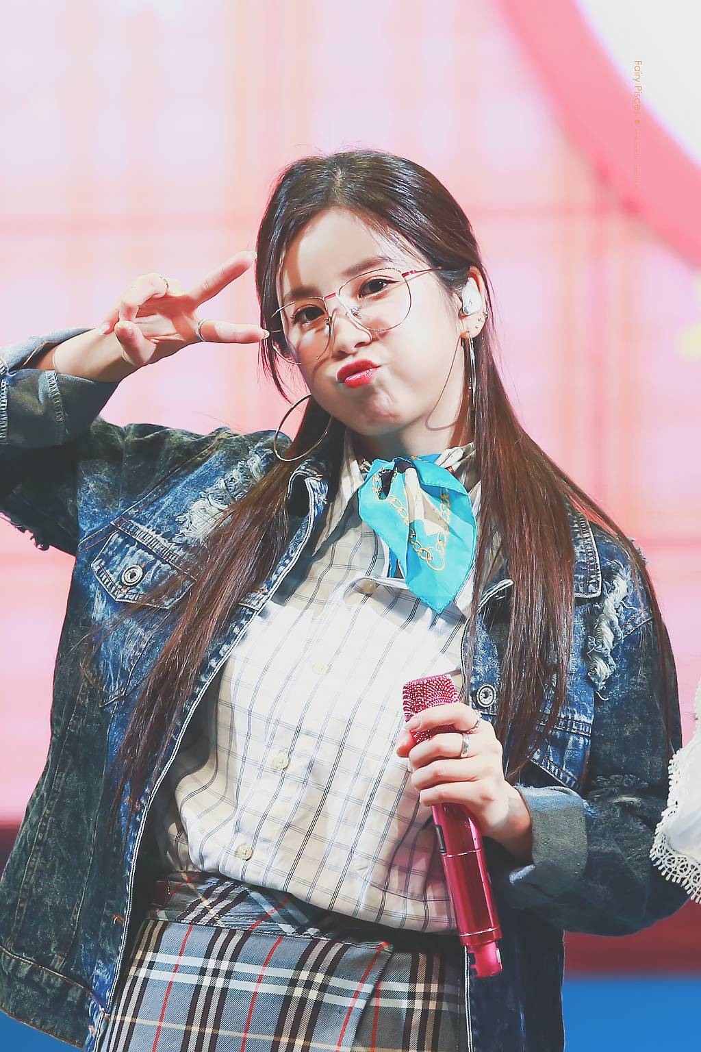 안경쓴 에이핑크 초롱이