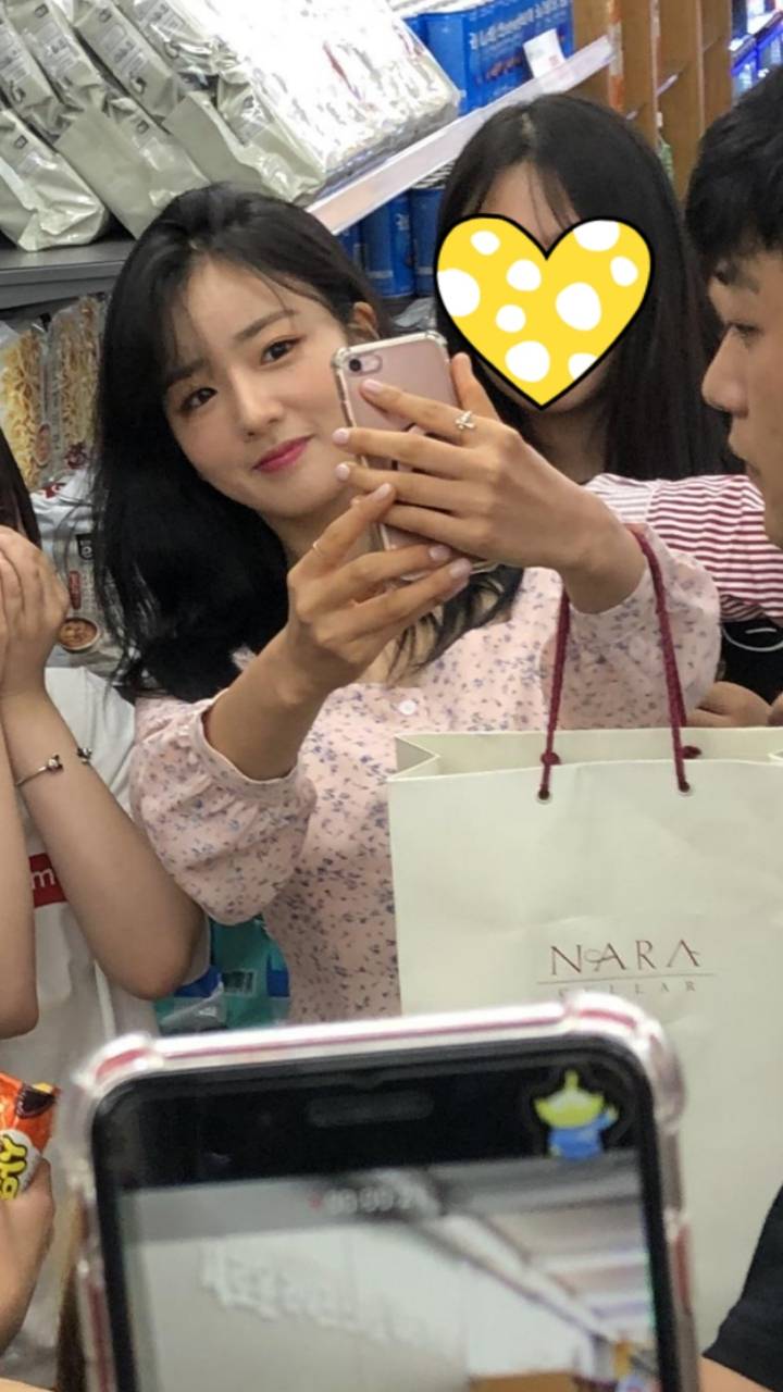 부모님 오픈하는 편의점에서 팬싸한 유투버 (with #에이핑크 #보미)