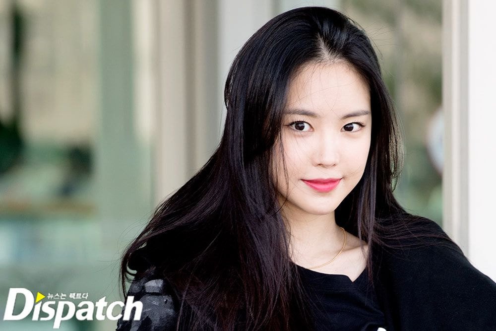 오늘자 출국하는 #손나은