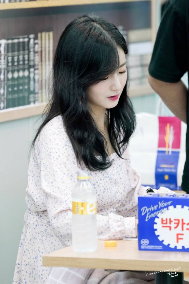 부모님 오픈하는 편의점에서 팬싸한 유투버 (with #에이핑크 #보미)
