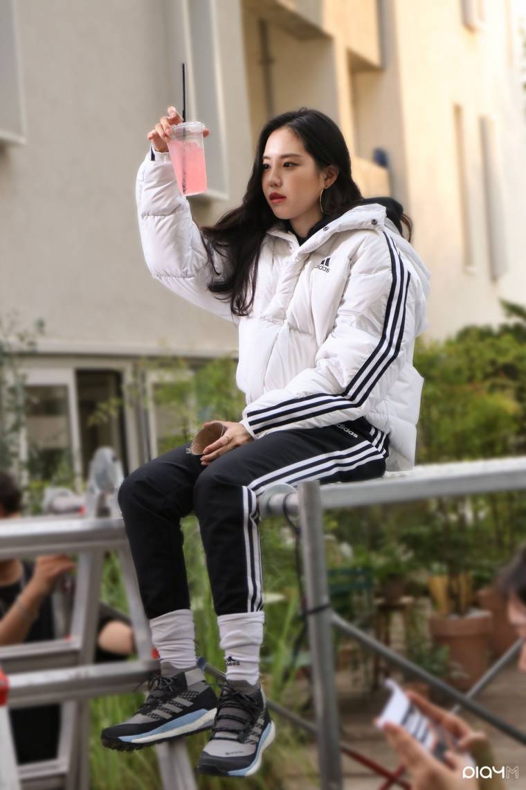 에이핑크 손나은 아디다스 비하인드
