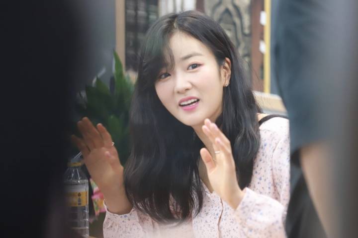 부모님 오픈하는 편의점에서 팬싸한 유투버 (with #에이핑크 #보미)