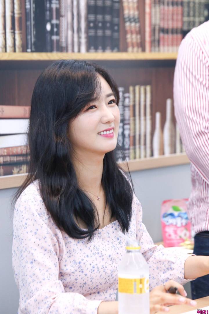 부모님 오픈하는 편의점에서 팬싸한 유투버 (with #에이핑크 #보미)