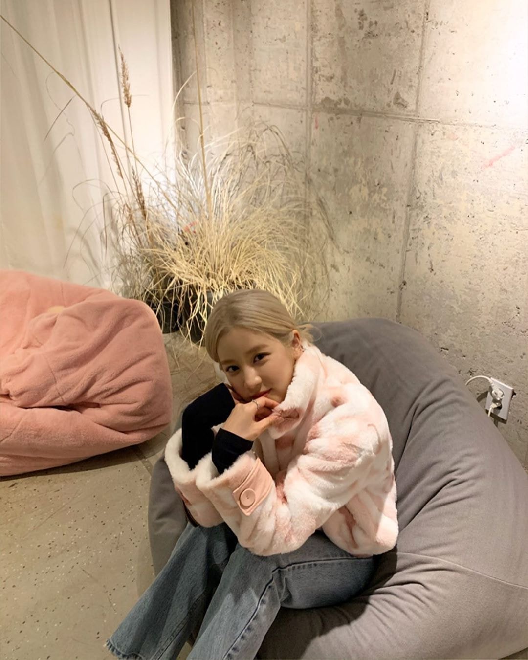 오늘자 에이핑크 박초롱.insta