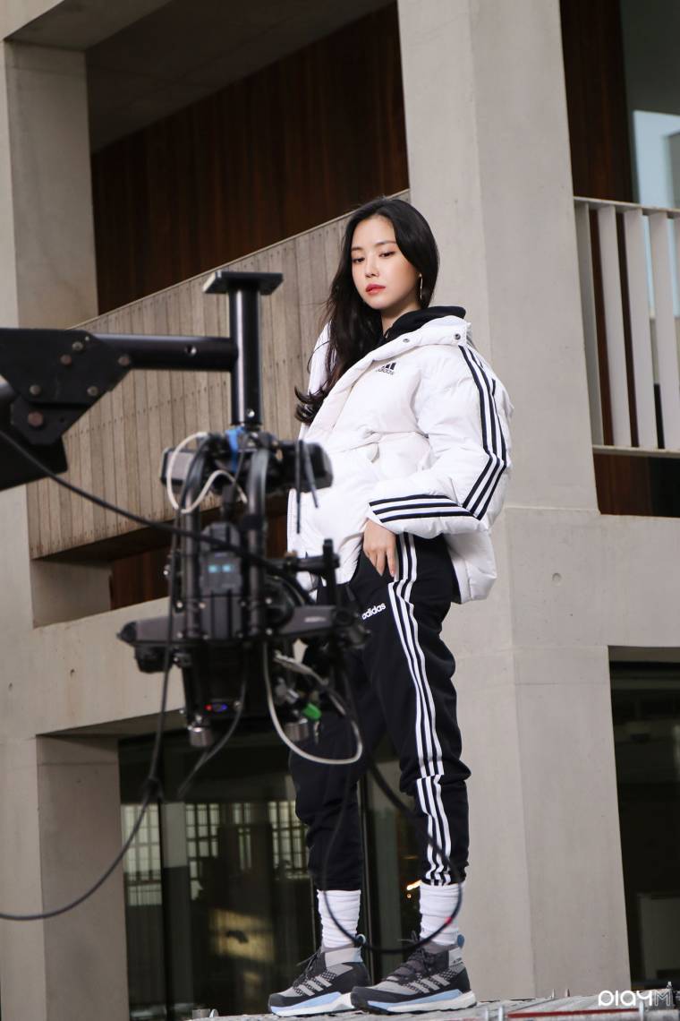 에이핑크 손나은 아디다스 비하인드