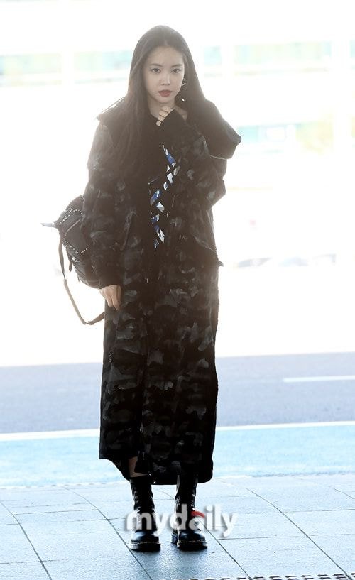 오늘자 출국하는 #손나은