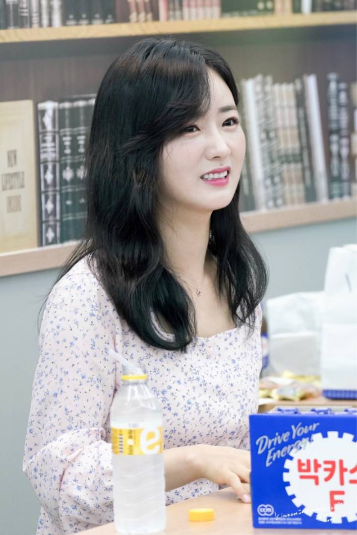 부모님 오픈하는 편의점에서 팬싸한 유투버 (with #에이핑크 #보미)