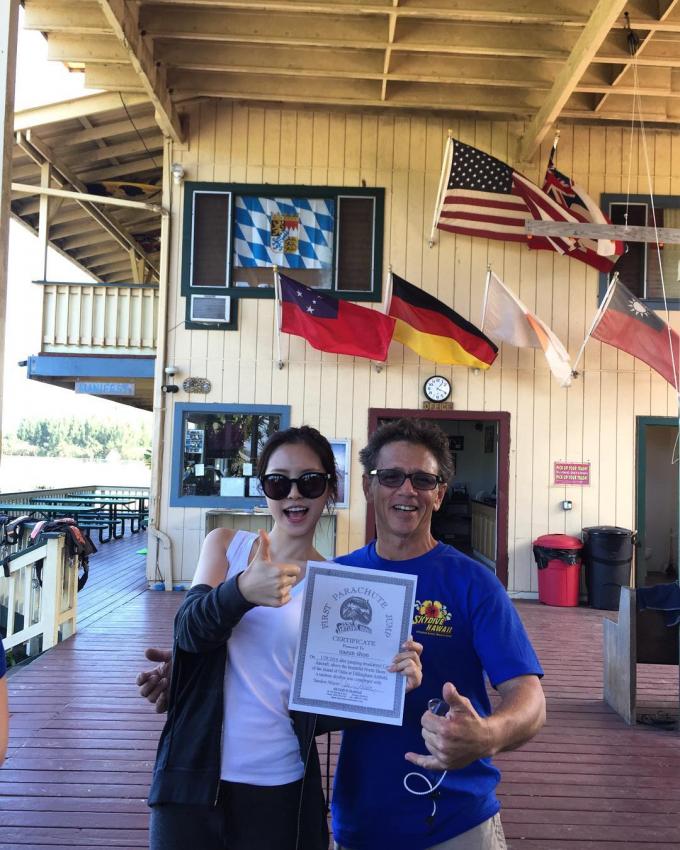 하와이가서 화보찍는 나은이.jpg