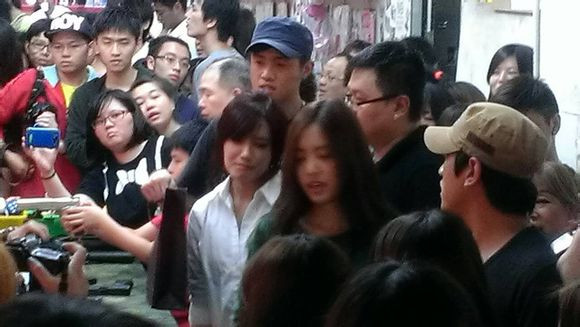 에이핑크 대만 야시장 사진.jpg
