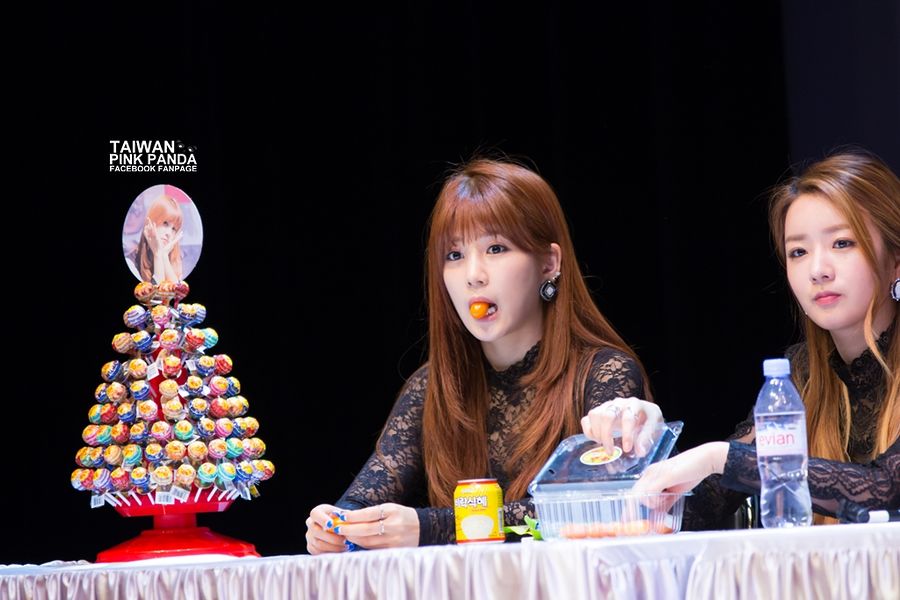 초롱(에이핑크) 직찍 모음 - 140517 신촌 팬사인회