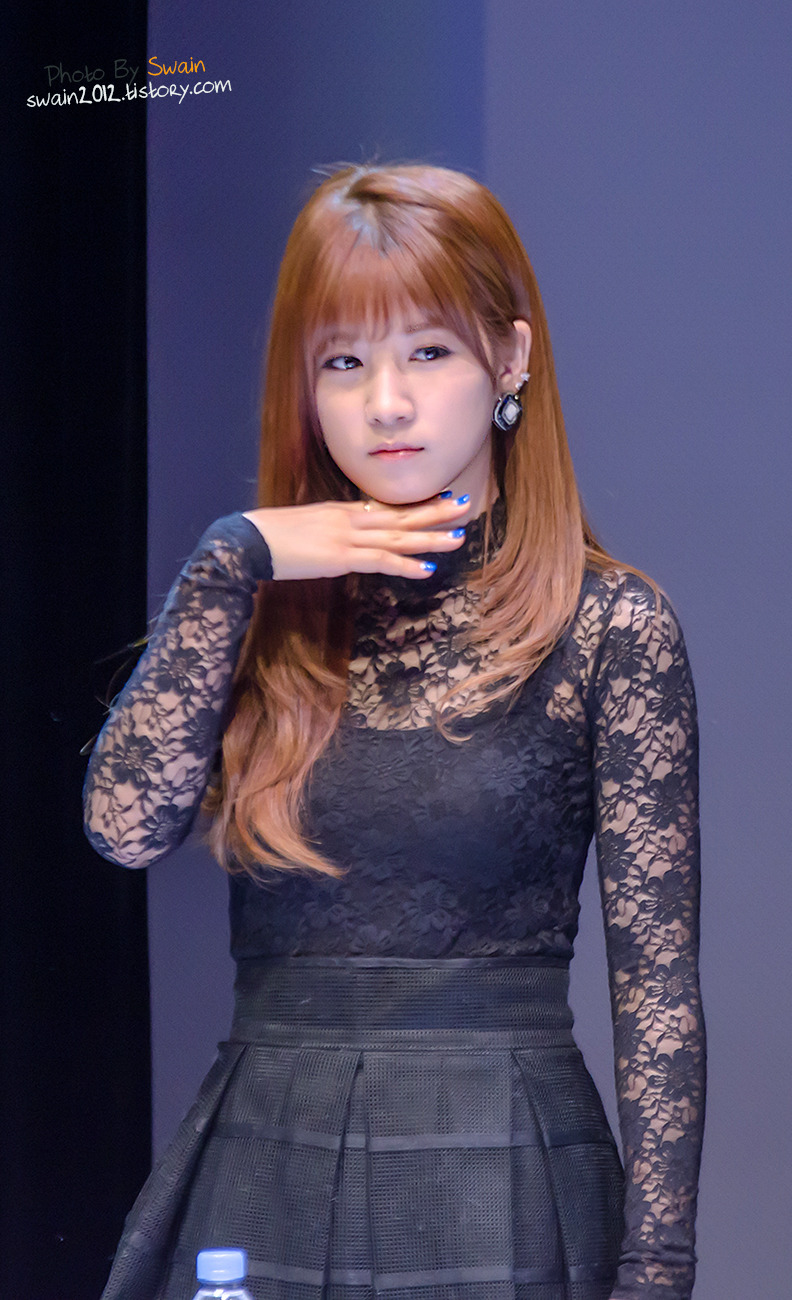 초롱(에이핑크) 직찍 모음 - 140517 신촌 팬사인회