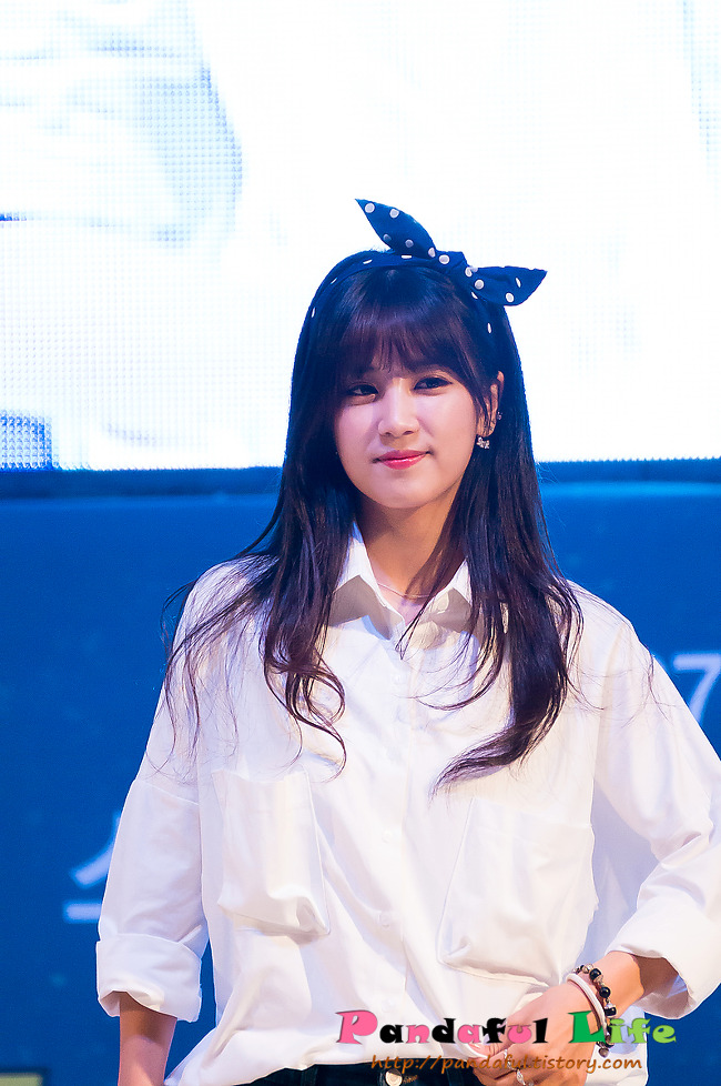 초롱.보미.은지 직찍 - 141008 동명대 축제 by pandaful