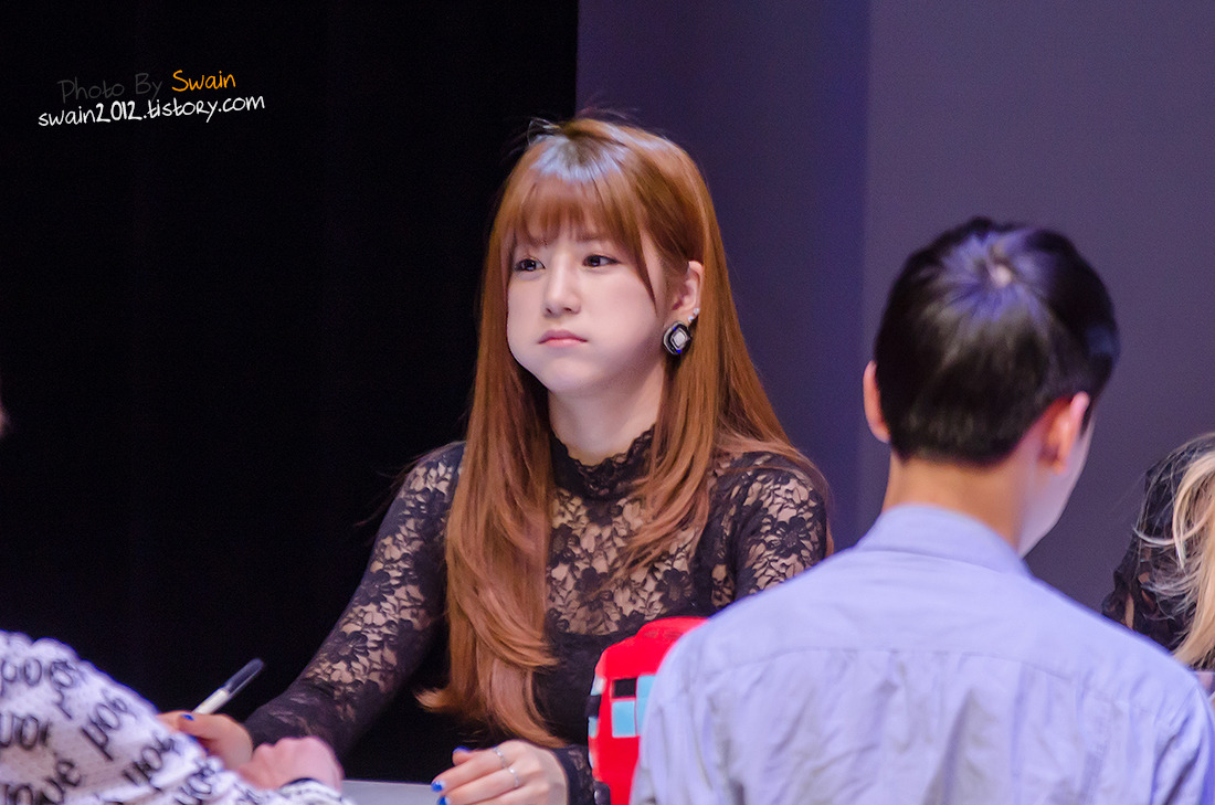 초롱(에이핑크) 직찍 모음 - 140517 신촌 팬사인회