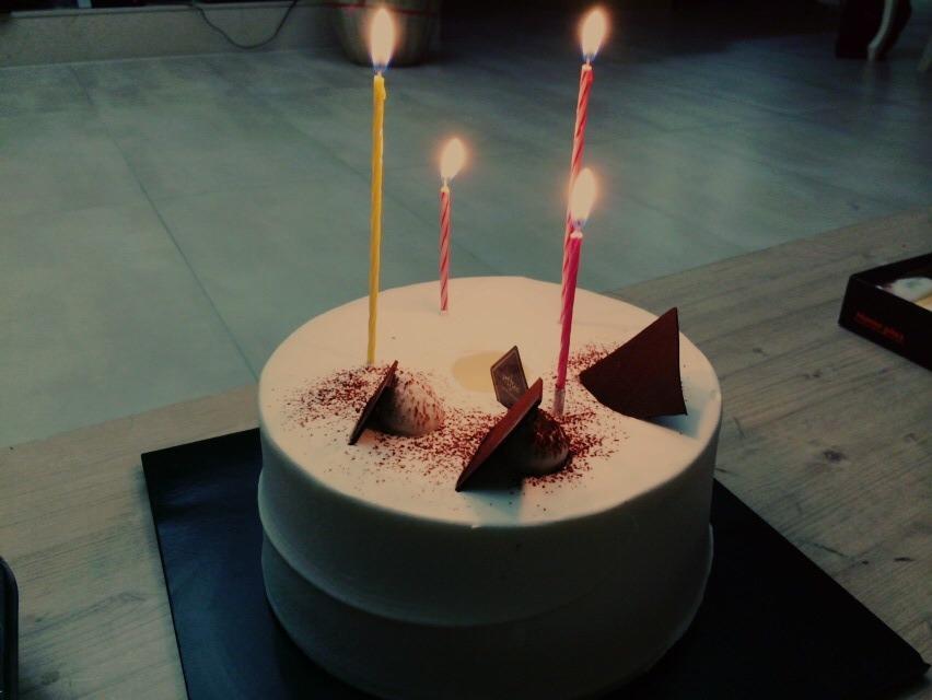 에이핑크 트위터 - [초롱] 이제는 깜짝파티도 없는 우리 전화해서