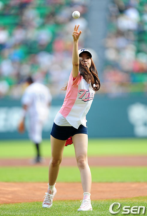 에이핑크 'S라인 개념시구' 선수도 깜짝