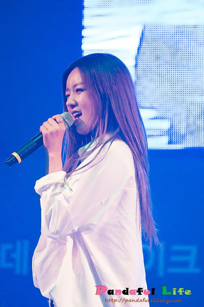 초롱.보미.은지 직찍 - 141008 동명대 축제 by pandaful
