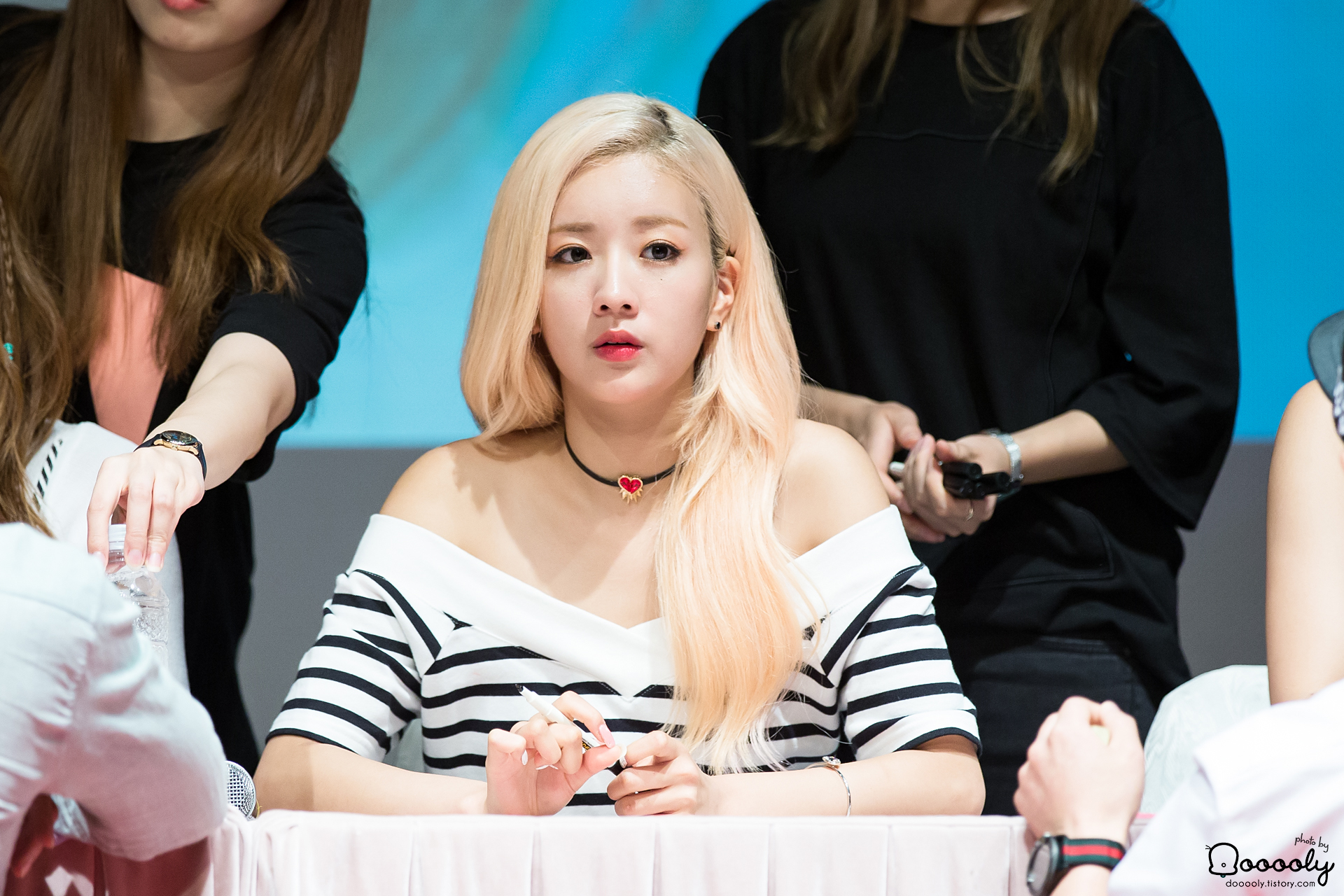 150725 신촌 엠투유 에이핑크 팬사인회 직찍 by 둘리